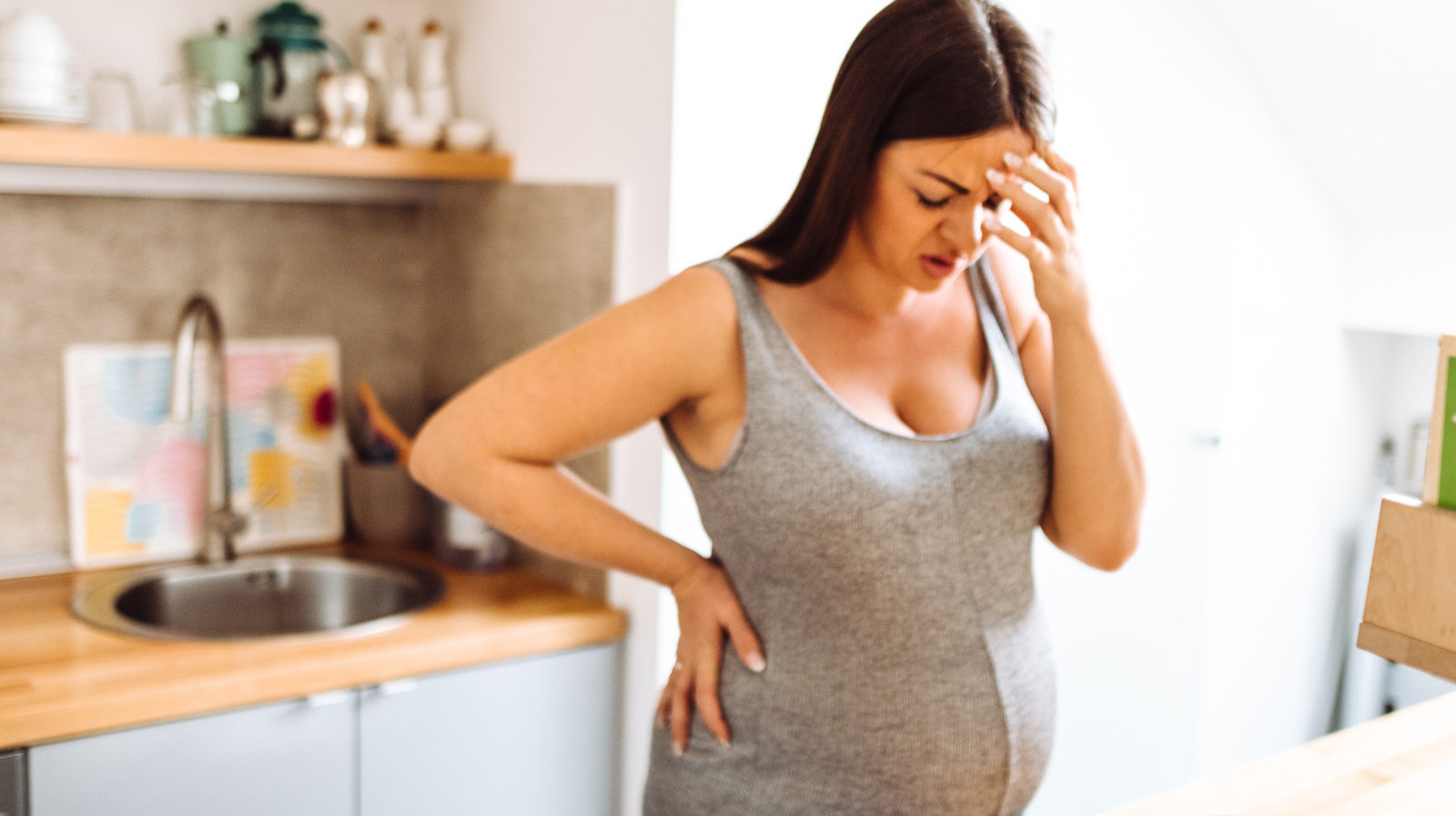 the-headache-of-dealing-with-a-migraine-during-pregnancy-mothertobaby