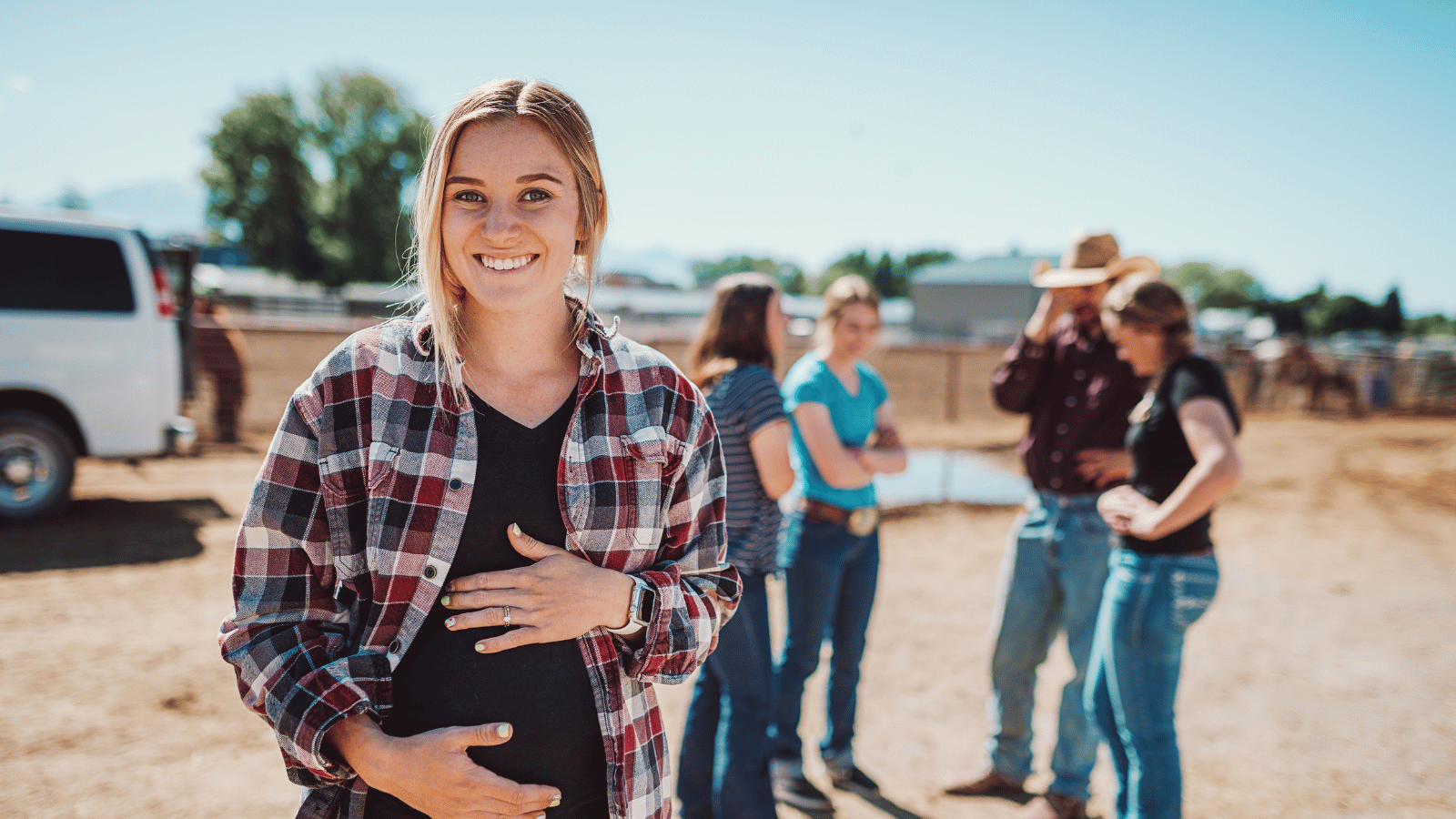 Pregnant womana with crowd